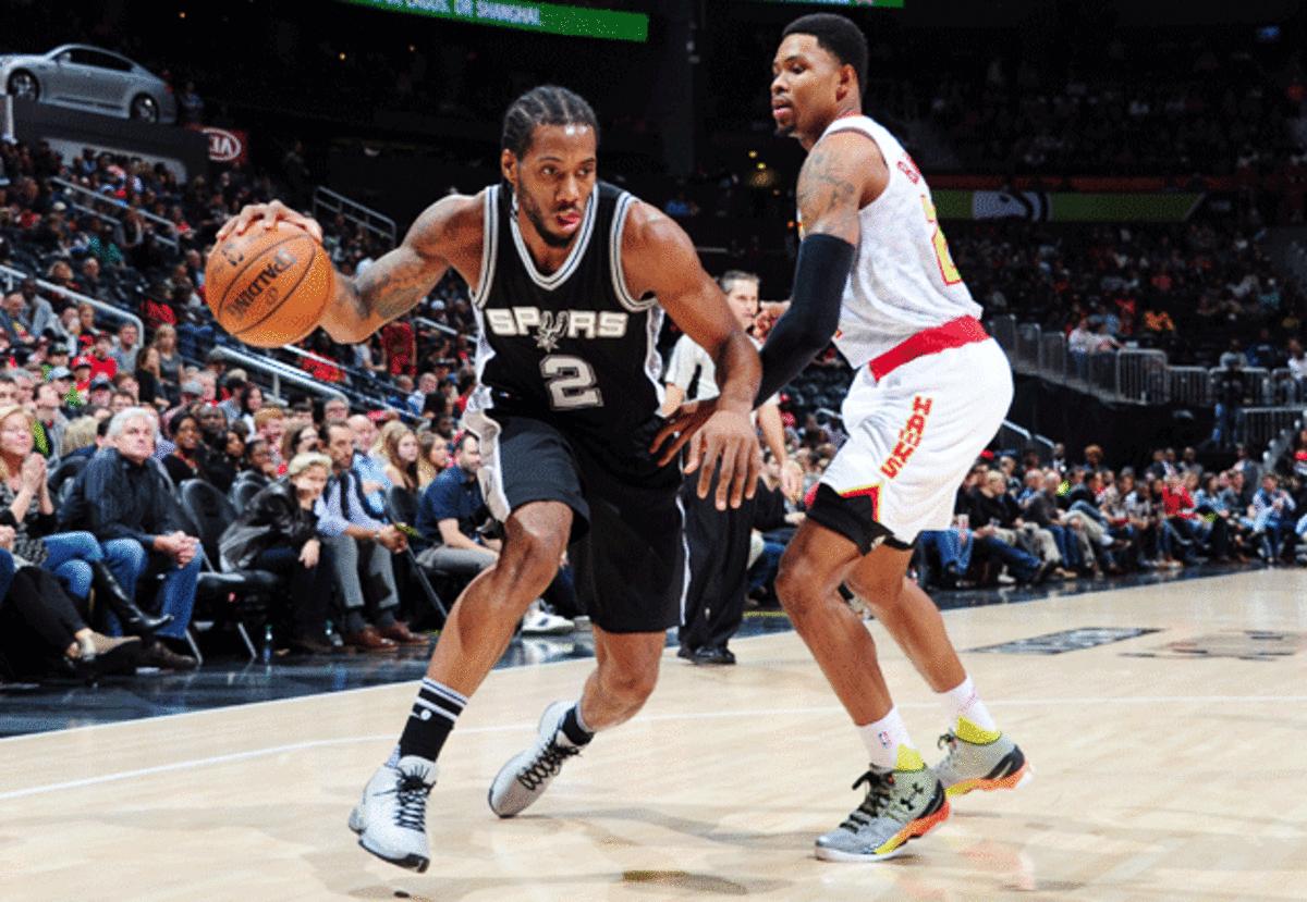 kawhi-leonard-kent-bazemore.jpg